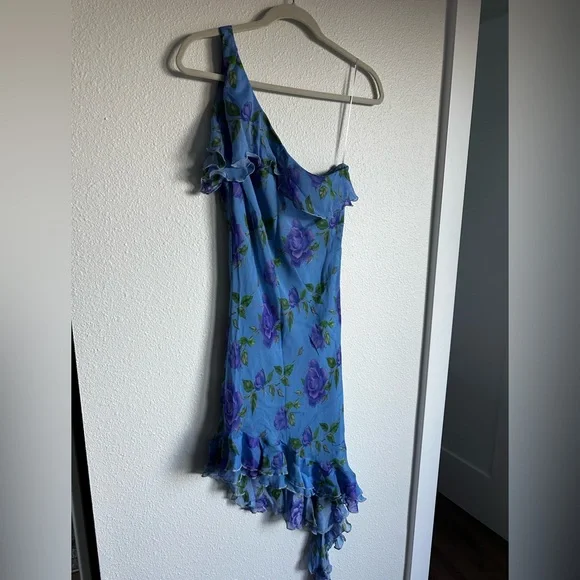 Mirae Paris Livi One Shoulder Mini Dress in Blooming Blue - Picture 3 of 8